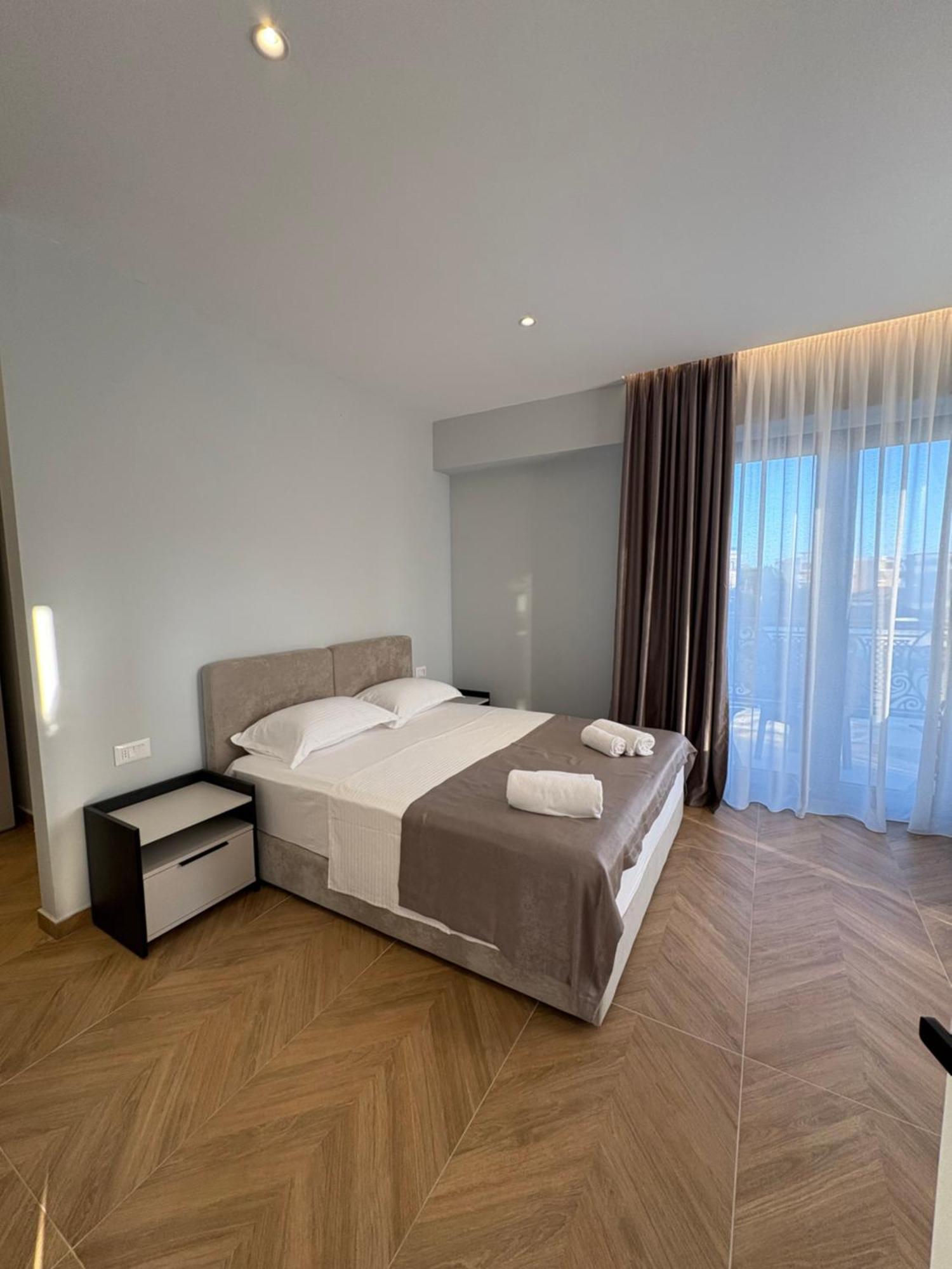 Ferdinand 4* Himare